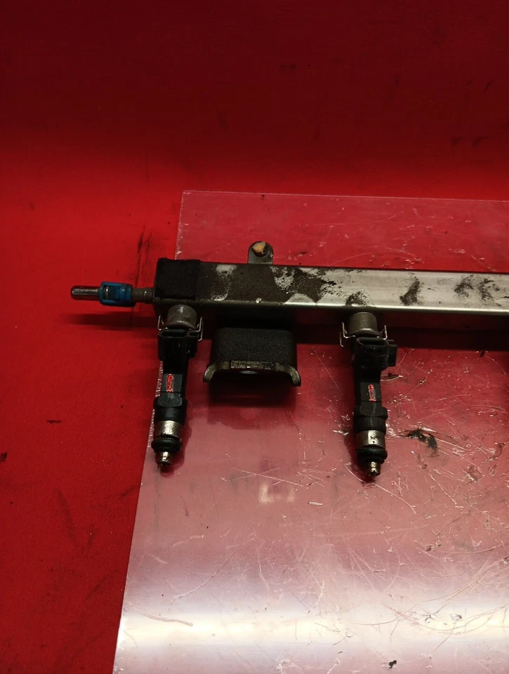 Mazda Mazda6 i 2011 2012 2013 - 2,5 L L4 inyector de combustible rampa riel con inyectores Foto 2 de 4