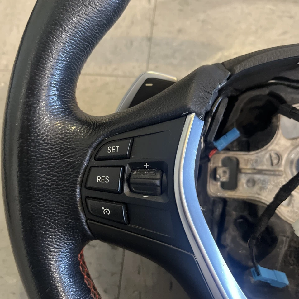 Volante BMW 3 SERIES 330i 2016-2018 couro preto vermelho costura de destaque - Imagem 4 de 4