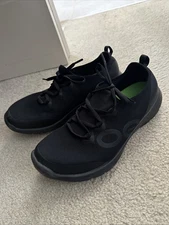 OOFOS Black Slip-On Women's Size 11