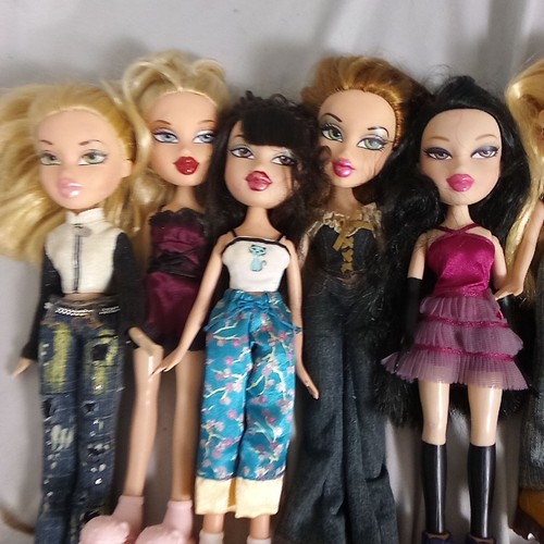 Lotto 20 figurine Bratz Doll vestiti scarpe abiti accessori usate Jasmin Chloe - Foto 2 di 16