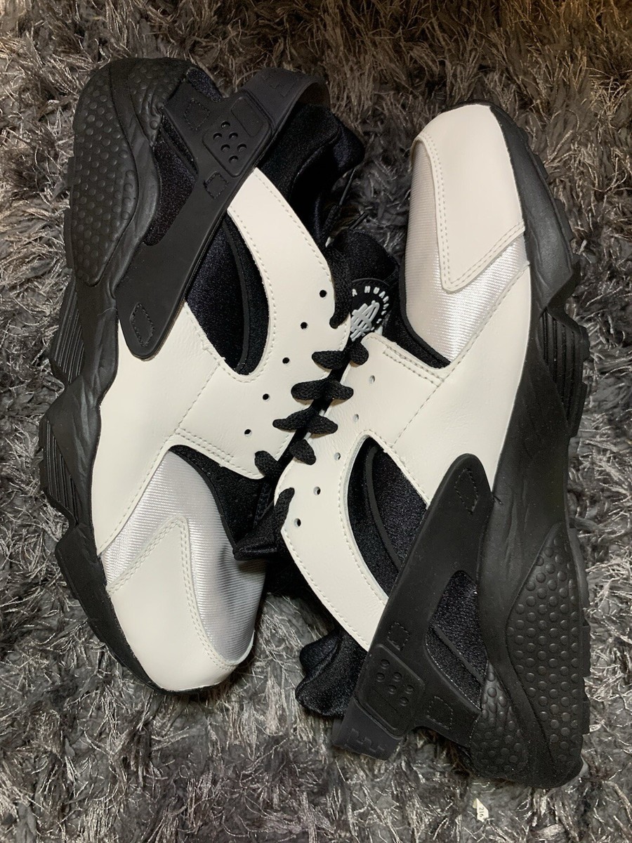 Size 11 Men’s Nike Air Huarache White Black Sneakers DD1068-109 Brand New