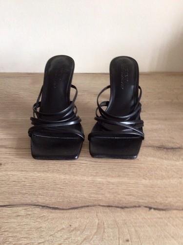 womans sandals size 5