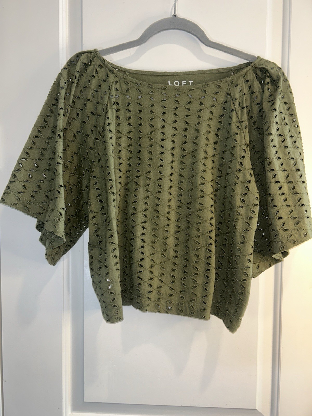 LOFT Women Green Eyelet Boat Neck Short Sleeve Blouse Size M