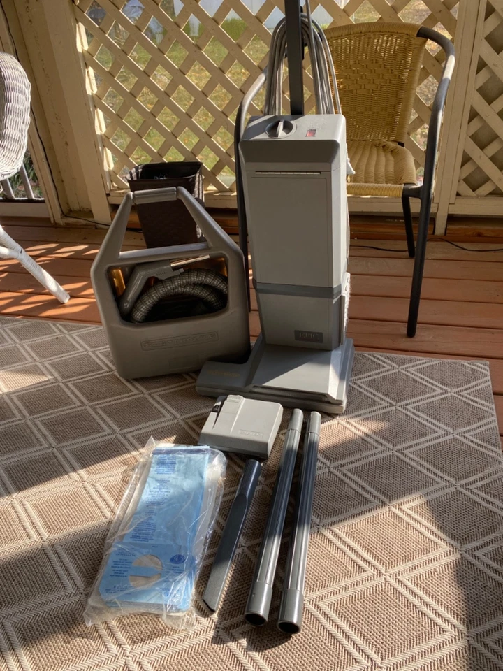 Electrolux Epic Series 3500 SR Bodenstaubsauger mit Schlauchbürstenaufsätzen - funktioniert