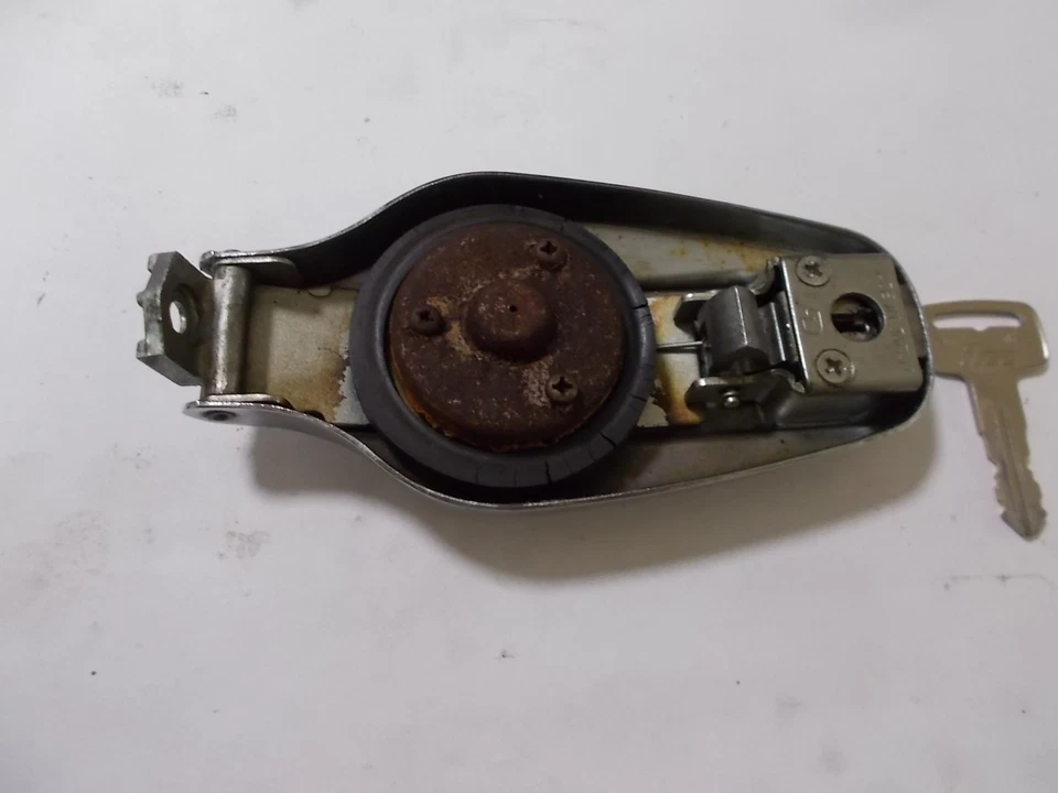 1980 Yamaha XS850 Midnight Triple Gas Cap OEM 1E7-24602-00-00              (072) — 第 3/3 张图片