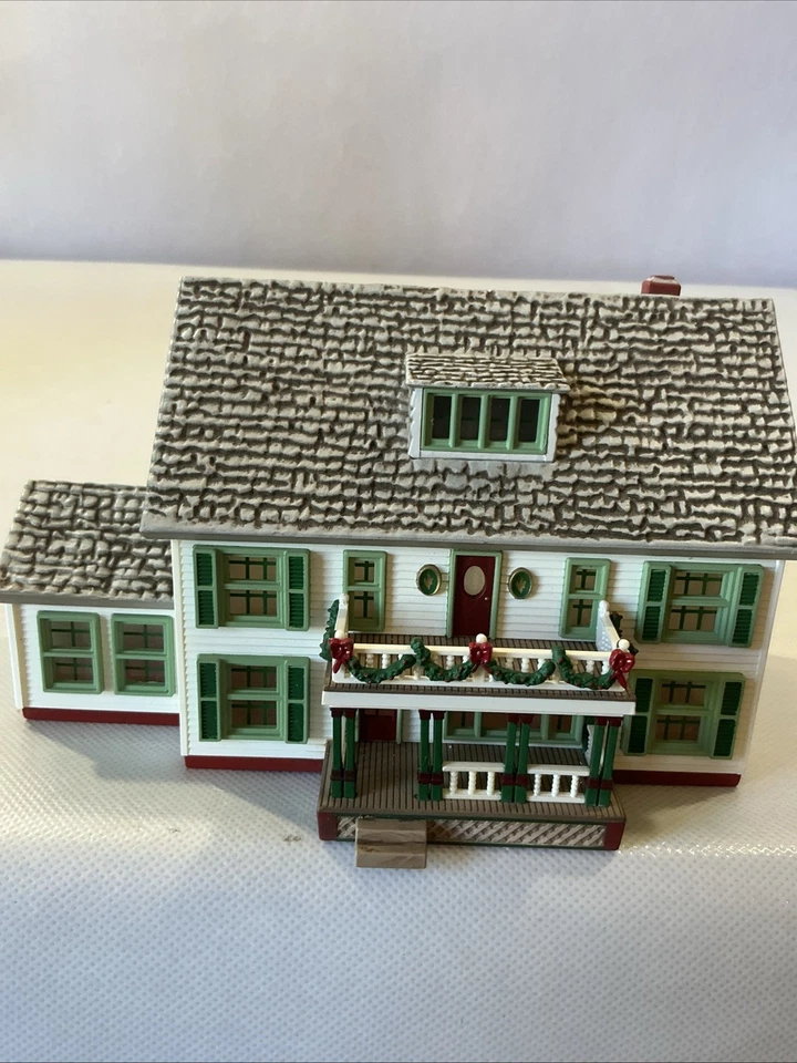 Hallmark Ho Scale 1994 Sarah,s Maine Home 6-1/4 X 4-1/8 X 3-3/4 Foto 2 de 4