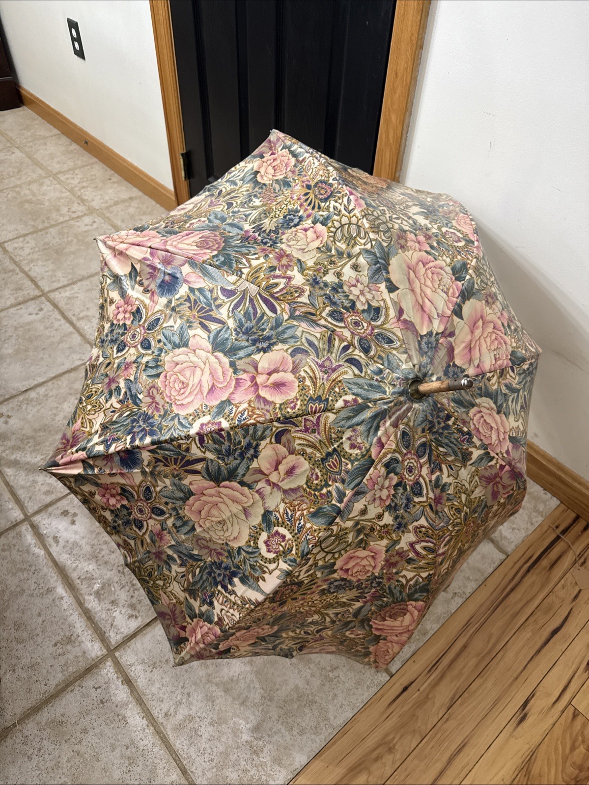 RARE VTG Y2K Victorias Secret Pink Umbrella Parasol Floral Canvas Wood Handle