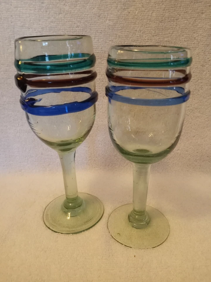 2 件墨西哥吹泡玻璃酒杯带浅绿色、紫色和蓝色条纹 — 第 2/4 张图片