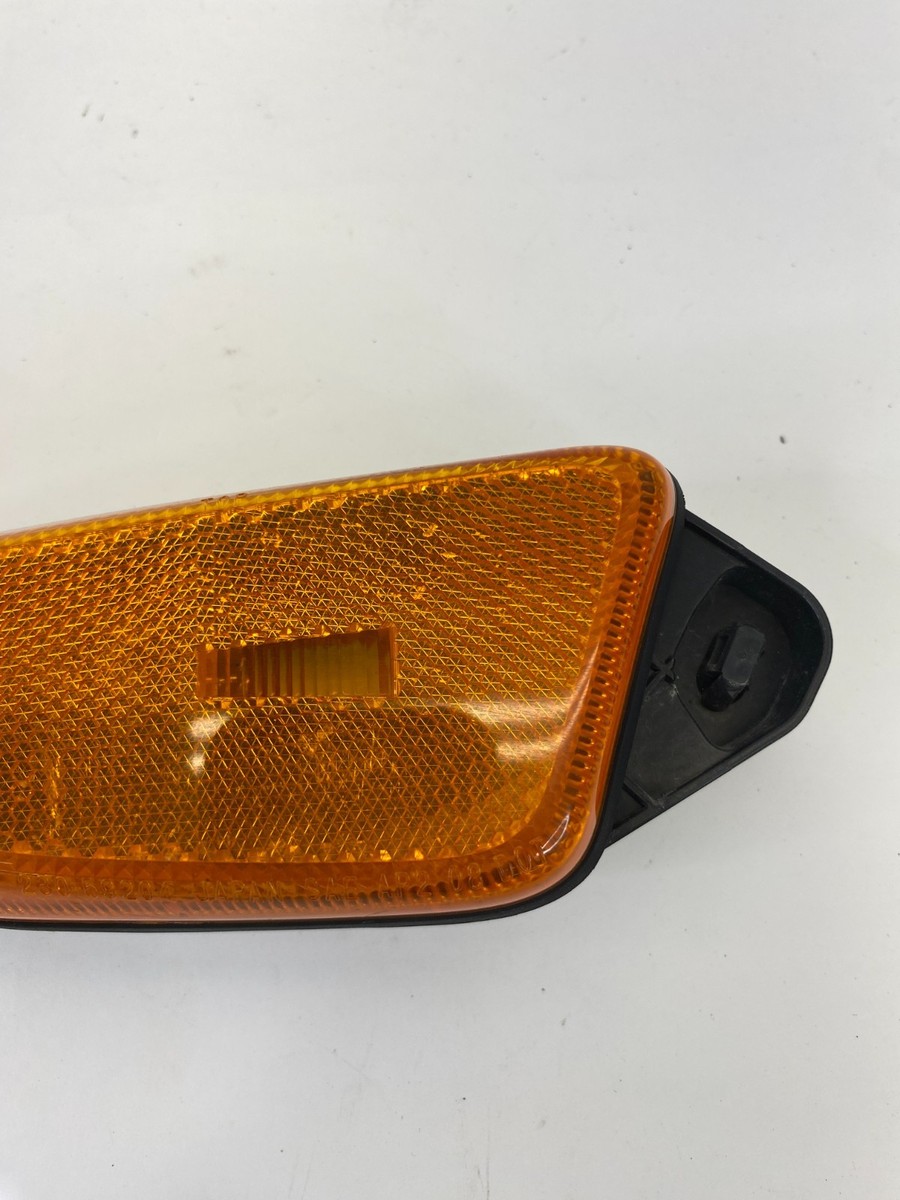 2010-2013 SUZUKI KIZASHI FRONT LEFT SIDE MARKER LIGHT FENDER AMBER