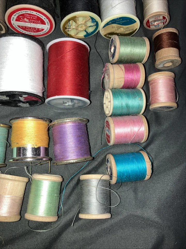 Lot 27 Machine Thread Singer Clark’s Etc Tape Measures Various Colors Sizes - Image 4 of 4