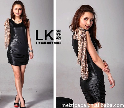Schwarzes seitlich gerafftes Stretch Kleid mit Leo Schal vielseitig kombinierbar - Picture 6 of 7