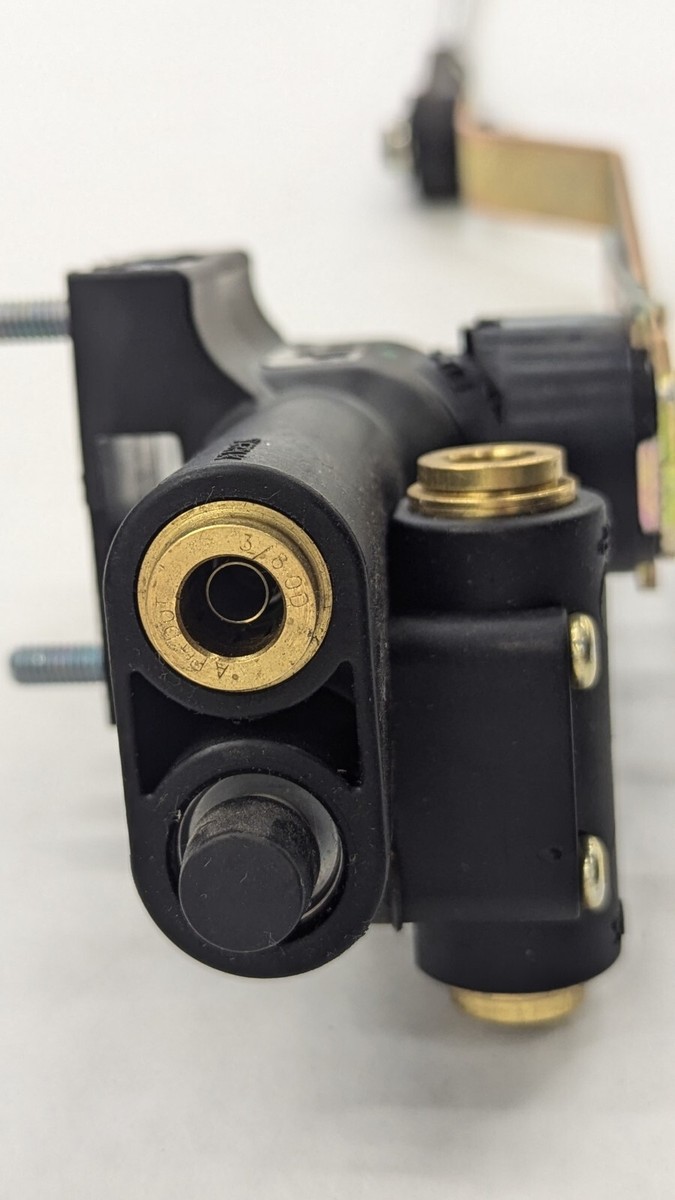3864164C95 Hadley Height Control Valve Universal Integral 3864164C95 Hadley Height Control Valve Universal Integral