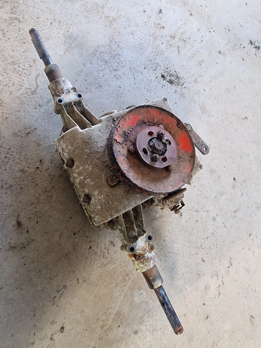 Ride on online mower gearbox