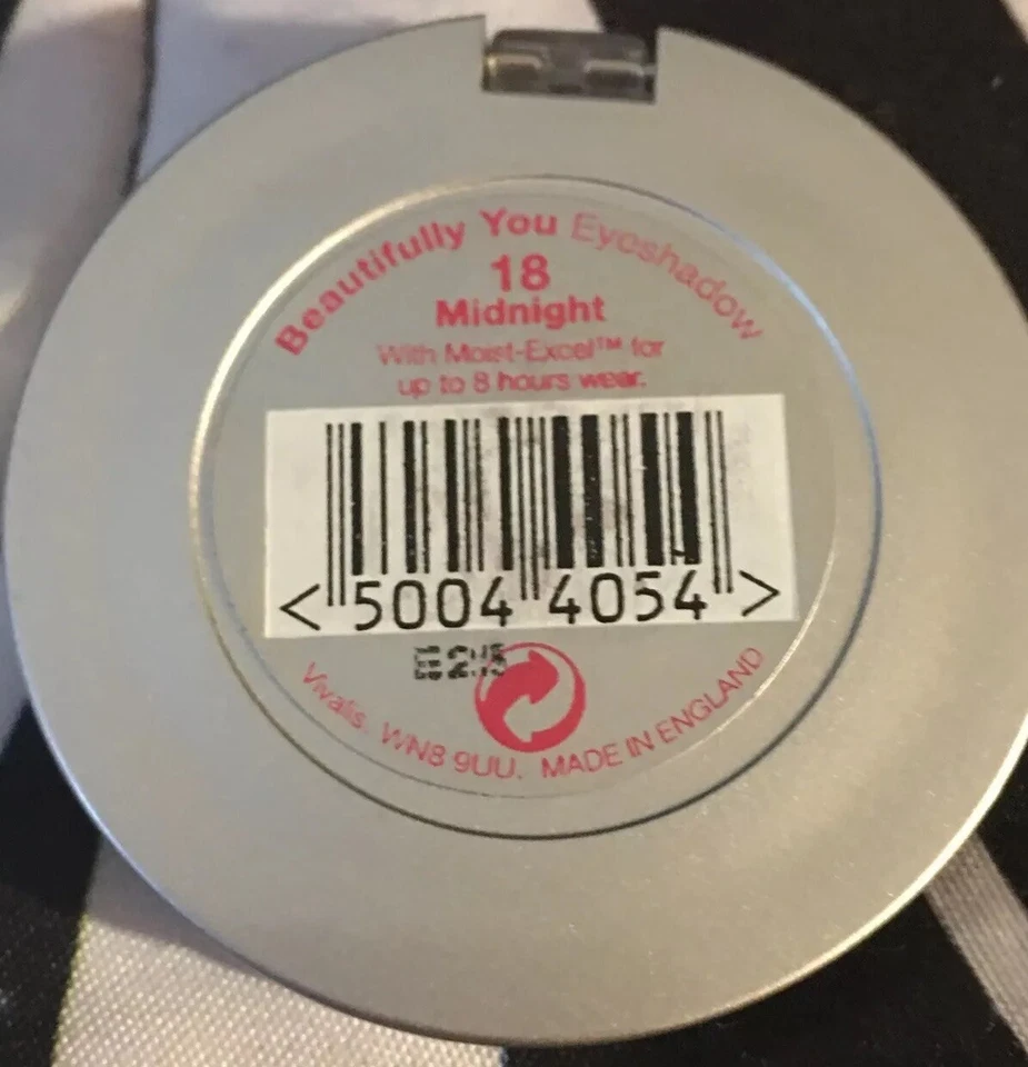 Me Me Me MeMeMe Beautifully You 18 Midnight Black Multicolor EYE SHADOW Full Sz - Imagem 2 de 3