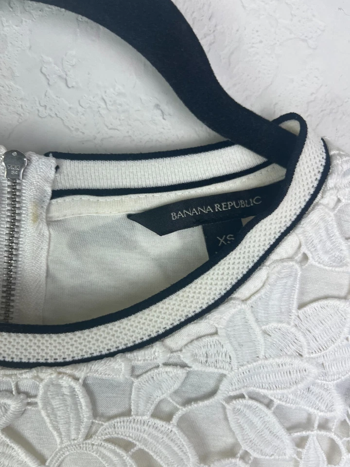 Camiseta sin mangas Banana Republic XS blanca de encaje floral verano primavera playa Foto 3 de 4