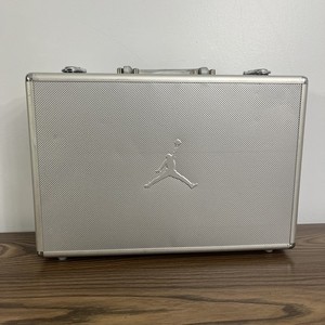 NIKE AIRJORDAN アタッシュケース Jordan Sneaker Case | eBay