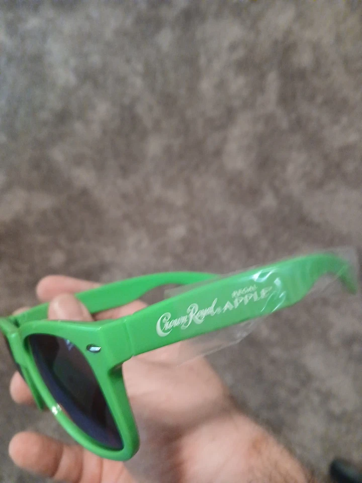 NIB Crown Royal Whiskey Green Apple Promo Wayfare-Style Sunglasses Shades Foto 4 de 4