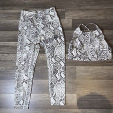 VICTORIA'S SECRET ACTIVE LEGGINGS SPORTS BRA SET- Size Top Large Bottom Medium