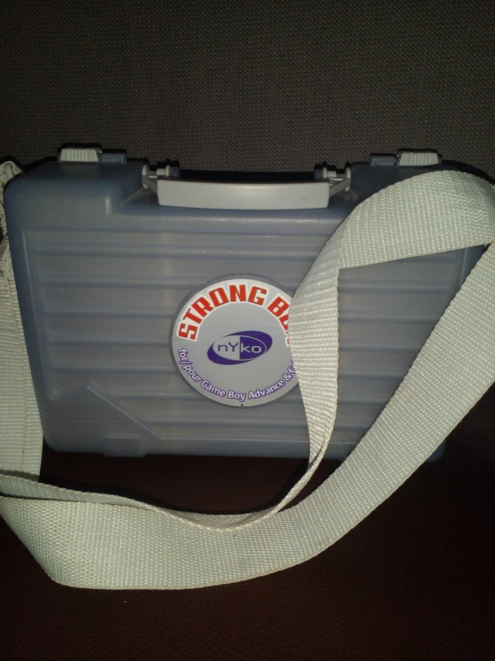 Nintendo Gameboy Advance y Estuche de Transporte a Color de NYKO Caja Fuerte Foto 4 de 4
