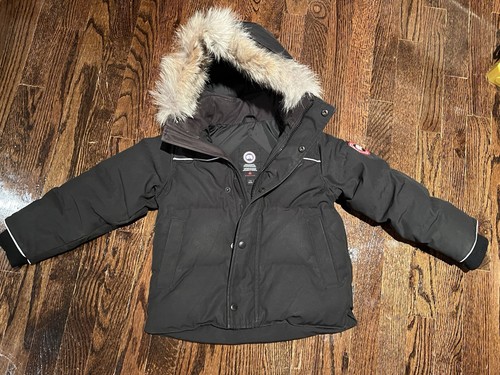 Canada Goose Kleinkind Kind DAUNEN Parka Jacke-abnehmbar NEU Fell-schwarz-Größe 4/5 Jahre