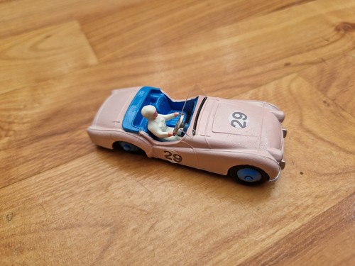 VINTAGE DINKY TOYS 111 TRIUMPH TR2 SPORTS CAR NICE REPAINT RESTORATION + BOX - Picture 3 of 5