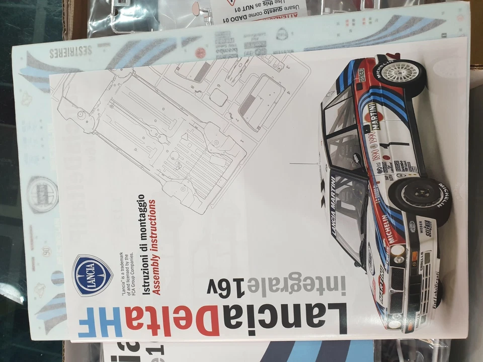 LANCIA DELTA HF INTEGRALE 16V 1:12 KIT ITALERI 4709 MODELLISMO STATICO  - Immagine 3 di 4