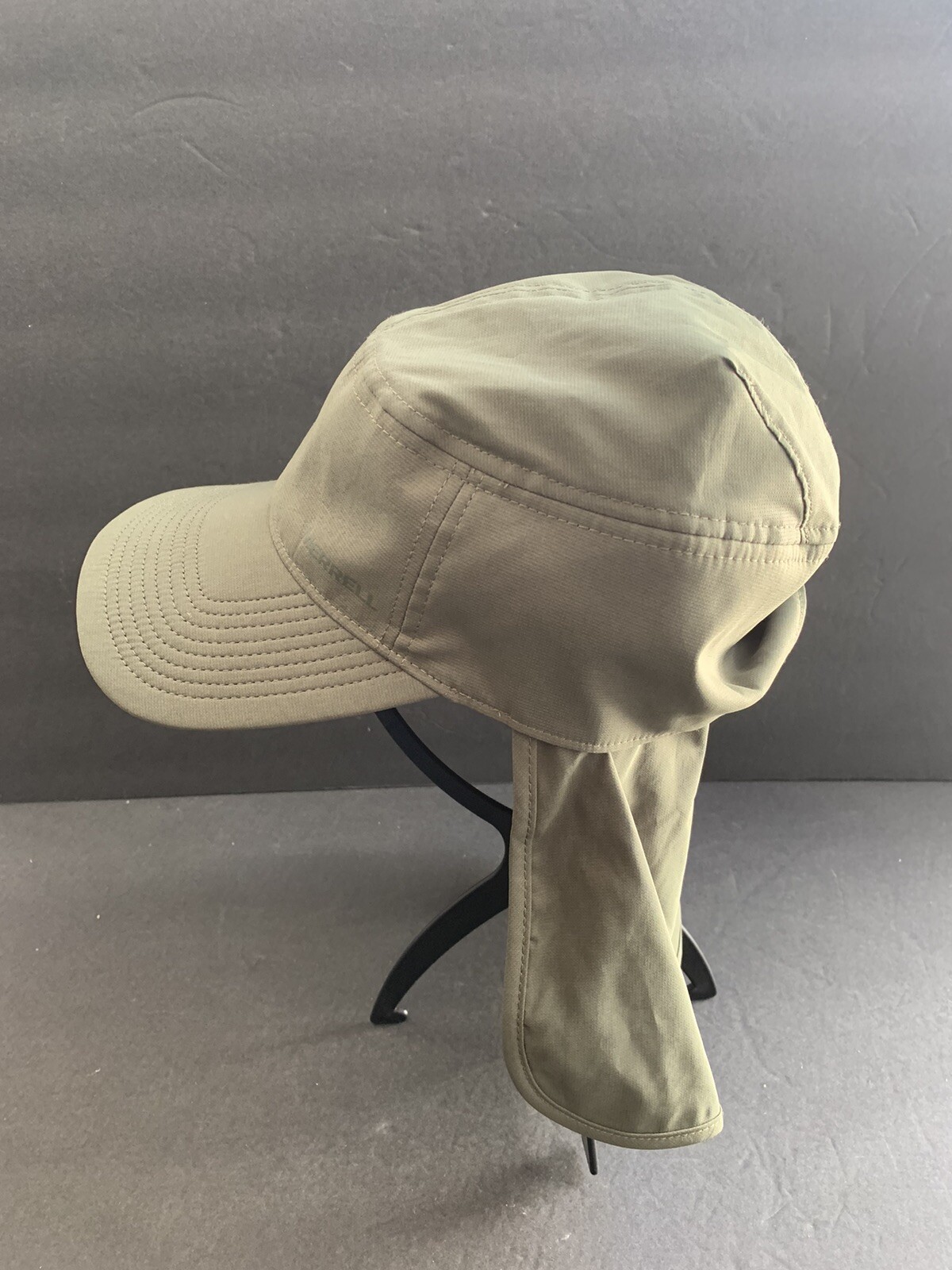 Cappello Merrell con protezione collo