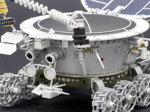 Red Iron Models RIM24002 Soviet Spacecraft Lunokhod-1 Model Kit 1/24 - Picture 14 of 23