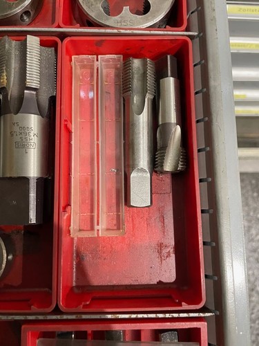 Posten (63-teilig) HSS Gewindebohrer und Schneideisen - Bild 6 von 12