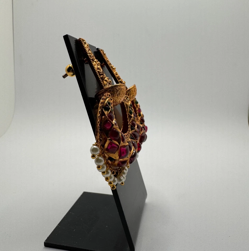 Pendientes tradicionales indios Kundan Chanbali zafiro perla tono dorado Foto 3 de 4