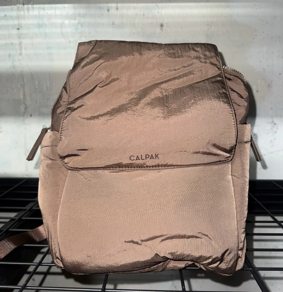 Mini Mochila de Pañales Convertible CALPAK en NUEVA Con Etiquetas Color Avellana Foto 2 de 4