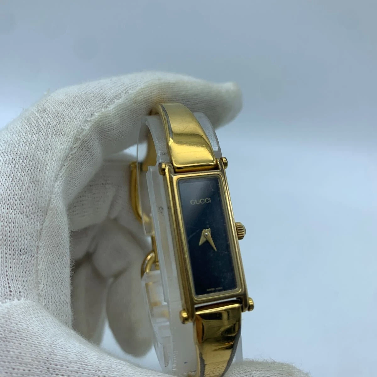 Orologio GUCCI 1500 Donna Oro Quadrante Nero Quarzo Funzionante