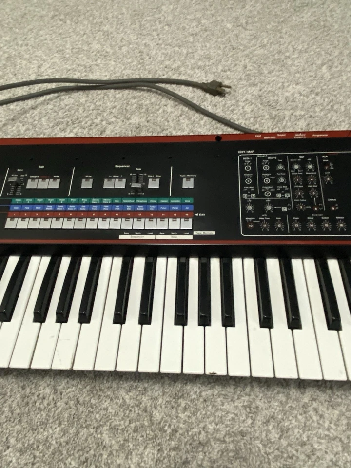 Roland JX-3P programmierbarer polyphoner Synthesizer muss funktionieren, spielt aber - Bild 4 von 4