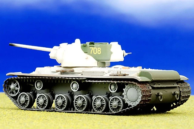 Easy Model 1/72 KV-1 Heavy Tank Tank #708 Soviet Army - Image 2 of 2