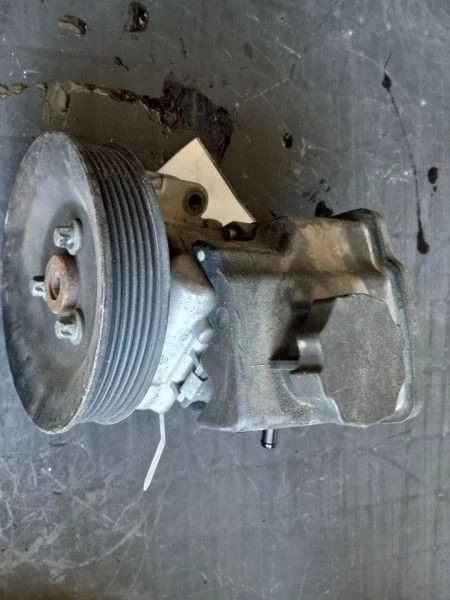 Bomba de dirección asistida 02-06 Dodge Sprinter 2500 05103795AA Foto 3 de 4