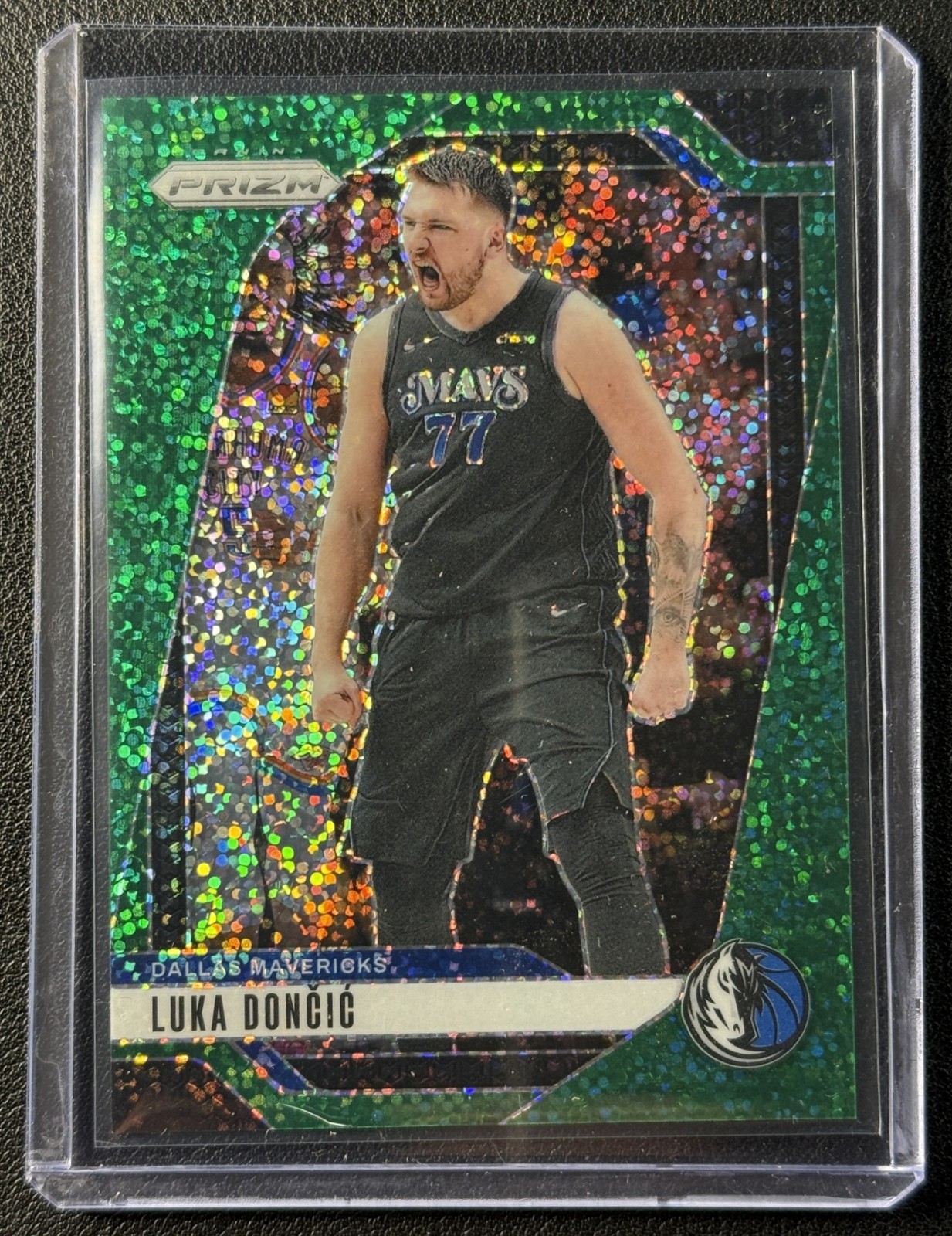 LUKA DONCIC 2024-25 PANINI PRIZM #89 GREEN SPARKLE 8/8 MAVERICKS