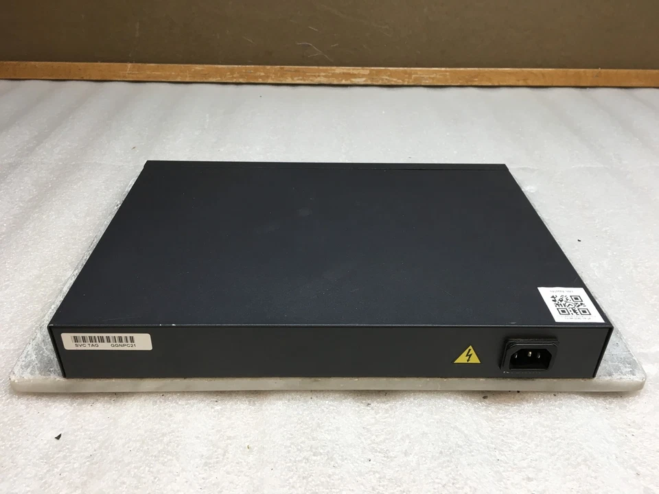 Dell PowerConnect 2024 7H969 24-Port 10/100 Unmanaged Switch - Image 4 of 4
