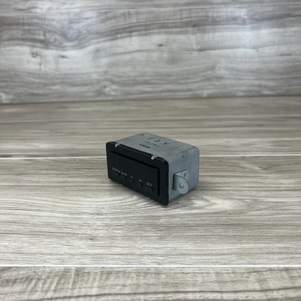 1988 - 1990 Toyota Land Cruiser FJ62 Digital Clock 83910-90A11 OEM 88 89 90 - Image 2 of 4