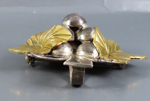 VTG Taxco Mexico STERLING SILVER Grapes Cluster BROOCH PIN PENDANT Gold Leaves - 第 4/6 張圖片