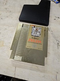 The Legend Of Zelda Nintendo NES Vintage Gold Game Cartridge w/ Sleeve