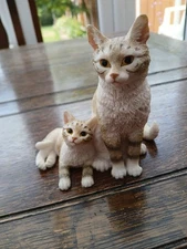 Leonardo Collection Cat Figurines Mother with Kitten 11cm tall