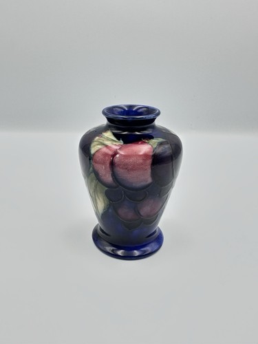 Vintage Mid Century Moorcroft Wisteria Pattern Blue Vase. c1930’s - Picture 3 of 8