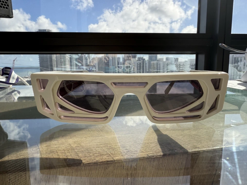 Gafas de sol Kuboraum H57 blancas escultóricas — Hechas a mano en Italia Foto 2 de 4