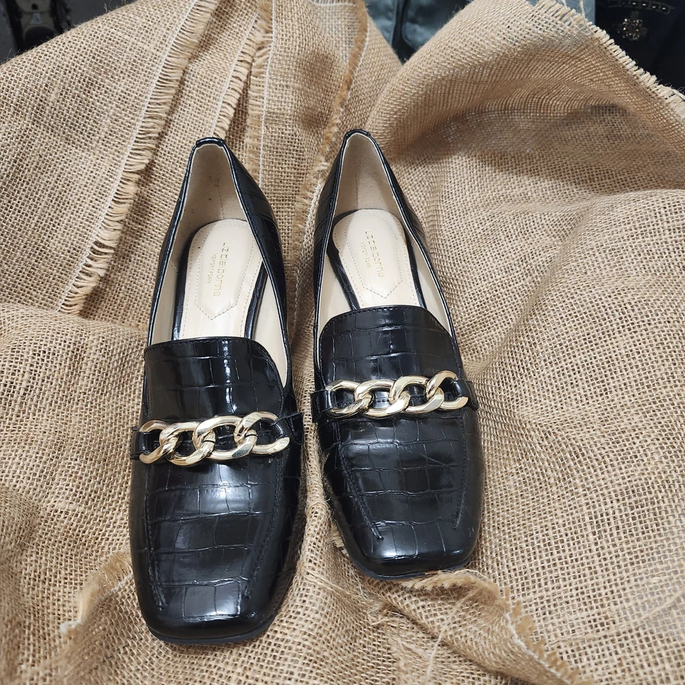 Mocasines Liz Claiborne Negro Cocodrilo Repujado Tacón Bloque 8M Cadena Dorada Puntera Cuadrada Foto 3 de 4