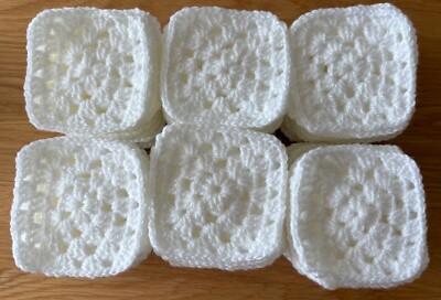 72 x NEU SCHÖNE HANDGEFERTIGTE GEHÄKELTE GRANNY SQUARES BABY WEISS