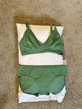 BRAND NEW Ruby Ribbon 2 piece swimsuit La Jolla. Top size 16, bottom XXL