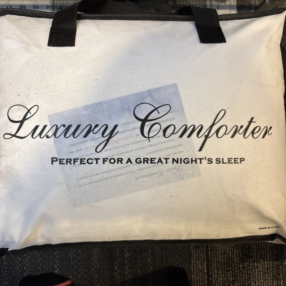 Egyptian Bedding Comforter: White. - Image 3 of 4