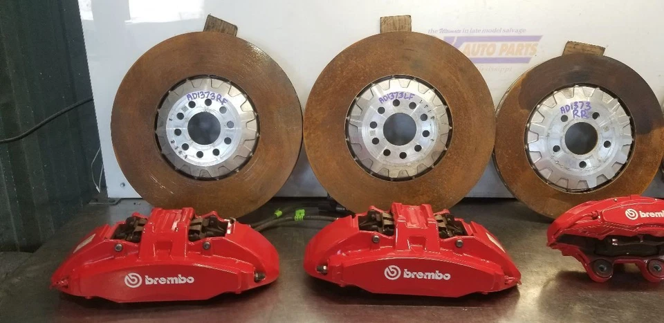 21 FORD MUSTANG SHELBY GT500 BRAKE CALIPER SET WITH ROTORS FRONT AND REAR RED Foto 2 de 4