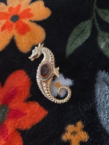 seahorse pin