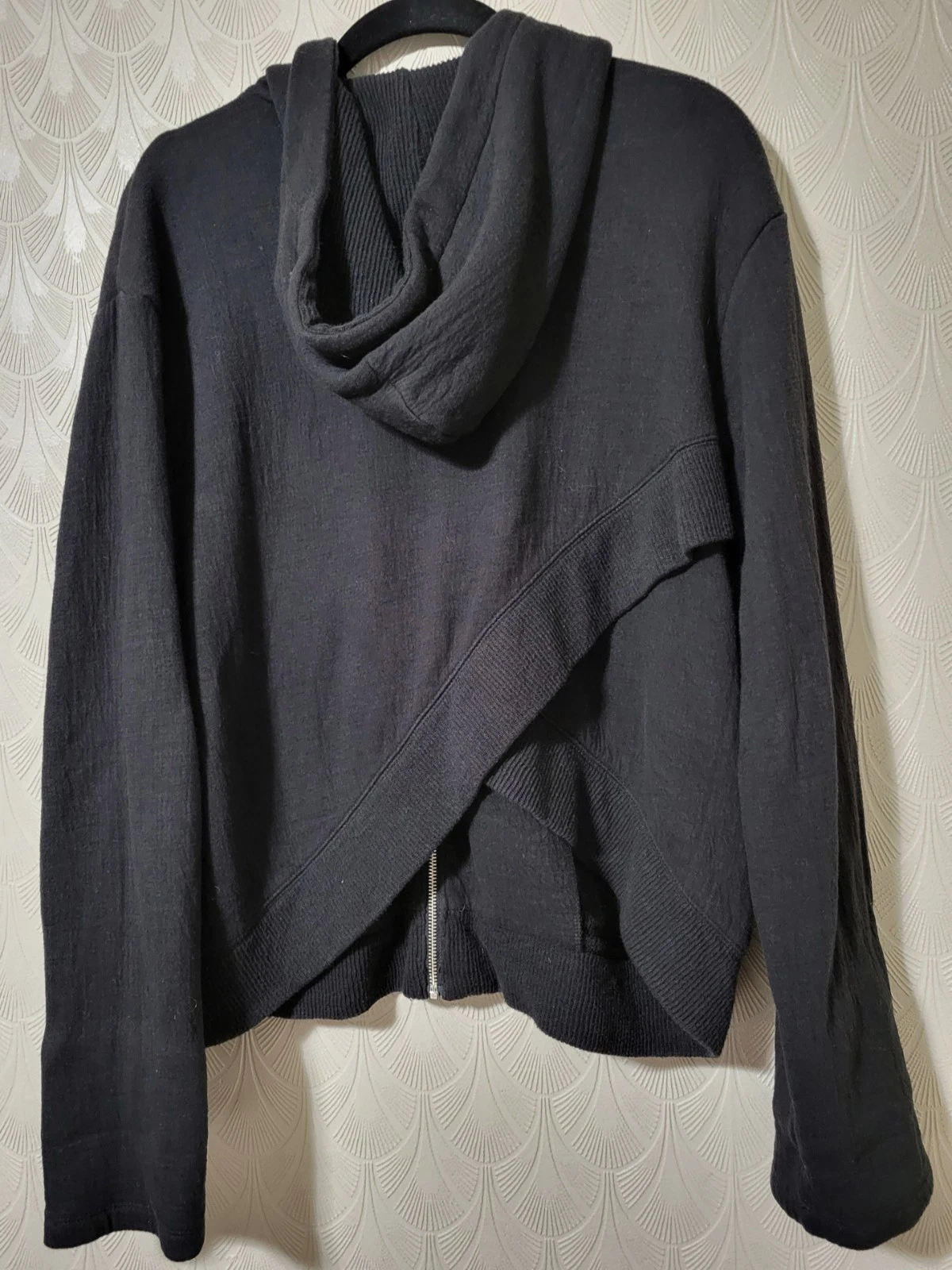 Giacca donna T By Alexander Wang nera con cappuccio e zip taglia small incrociata sul retro